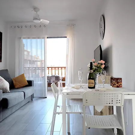 Amber Cristianos - El Cardon Apartament Playa de las Americas (Tenerife)